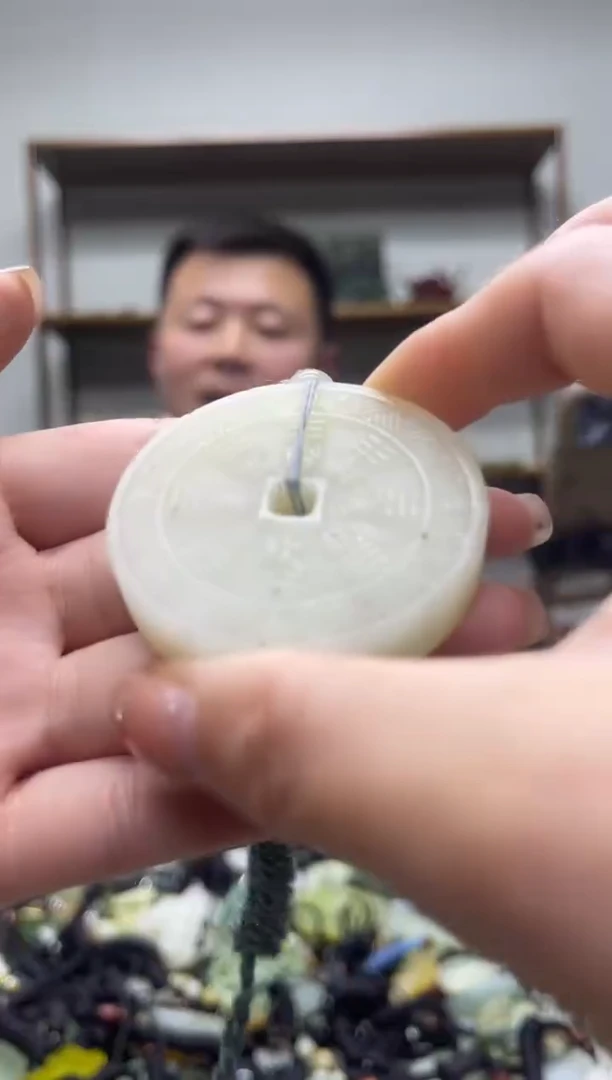 未镶嵌岫玉吊坠`