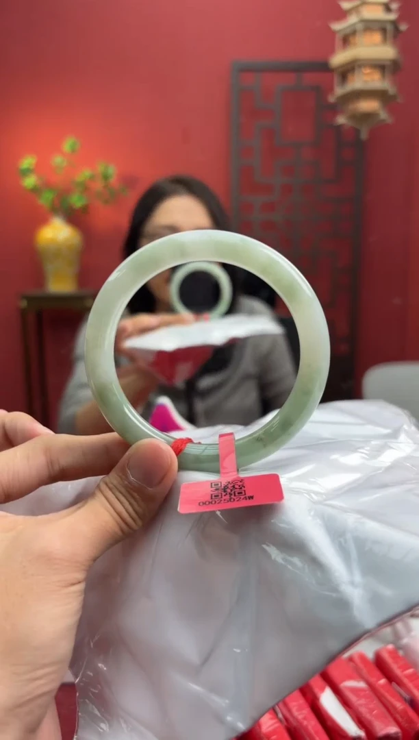 未镶嵌手镯（圆镯）翡翠翡翠手镯5