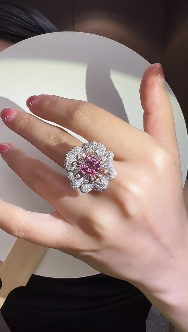 18K金镶嵌戒指尖晶石19【主石2.3ct/z石1.54ct/金8.32g】两戴款