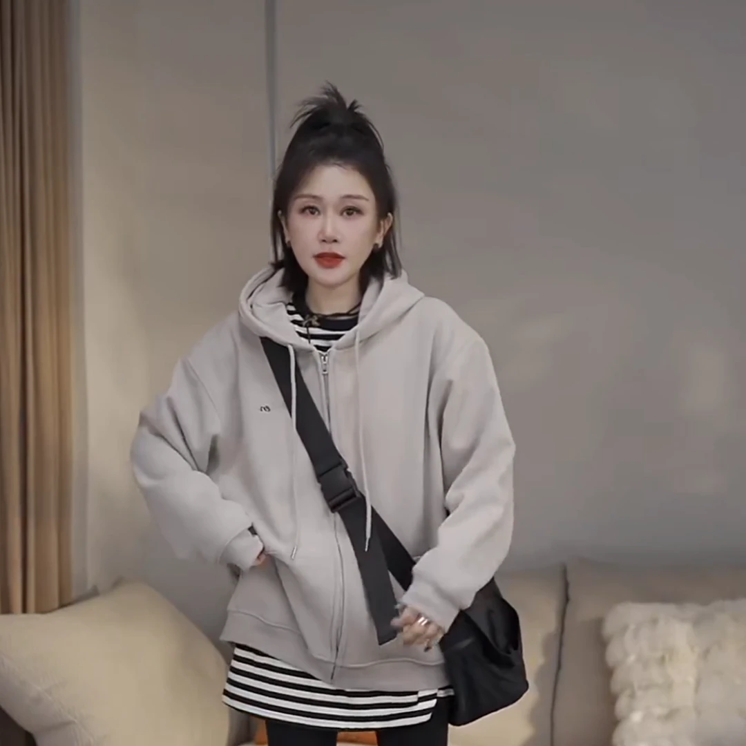 JW/静稳2024冬季新品时尚休闲设计师减龄加绒连帽外套7757279