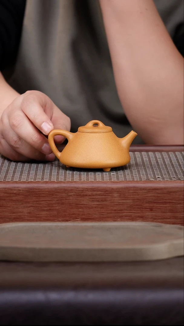 茶壶紫砂黄金段 子冶石瓢