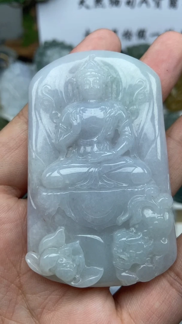 翡翠未镶嵌颈饰观音