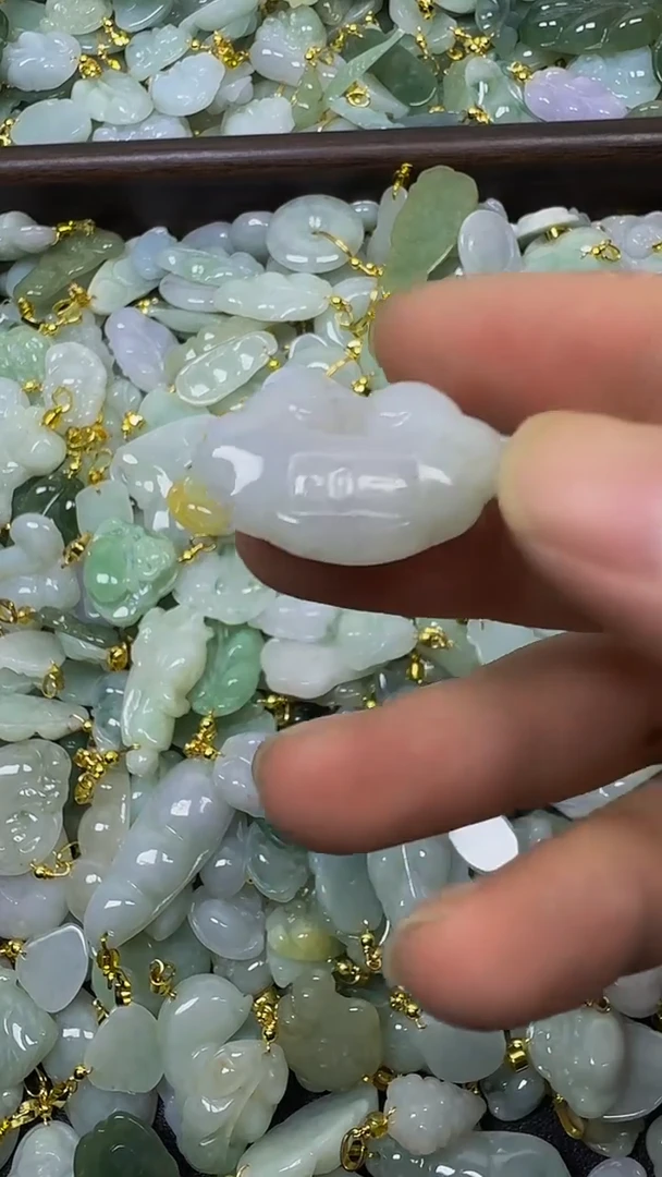 颈饰未镶嵌翡翠颈饰未嵌镶翡翠