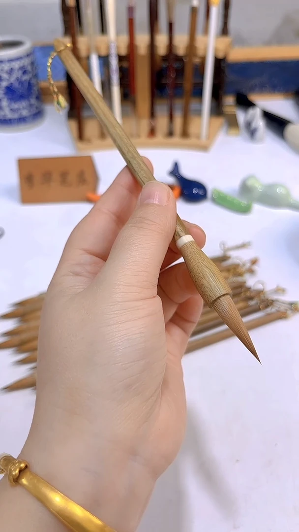 七月 绿檀笔杆中楷黄狼辽尾毛笔1支  出锋3.0 口径0.8