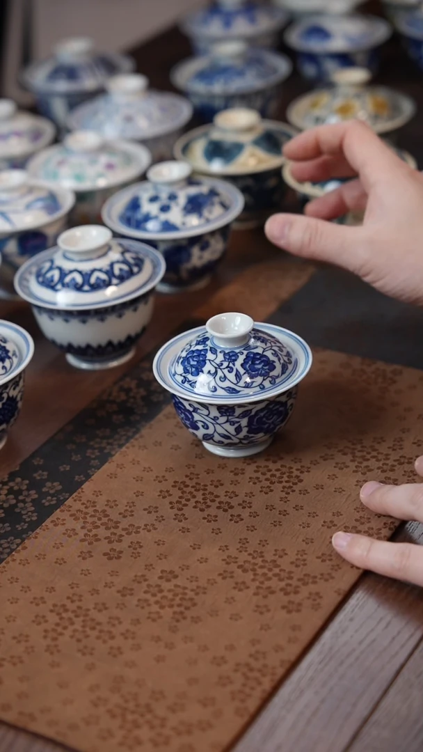 110缠枝牡丹盖碗2111