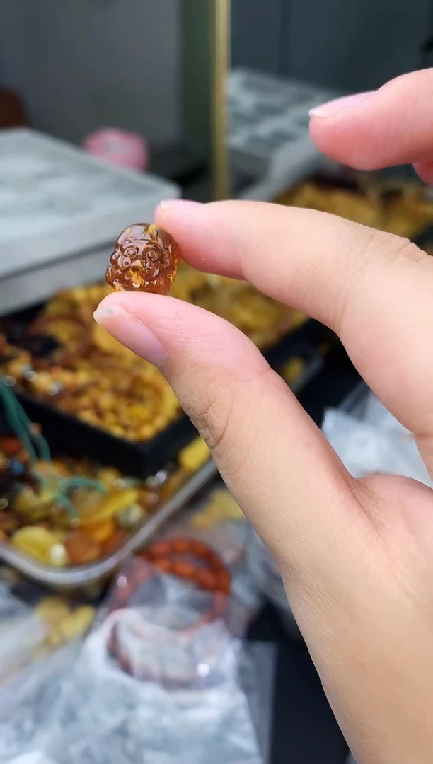 蜜蜡未镶嵌珠宝奇石104