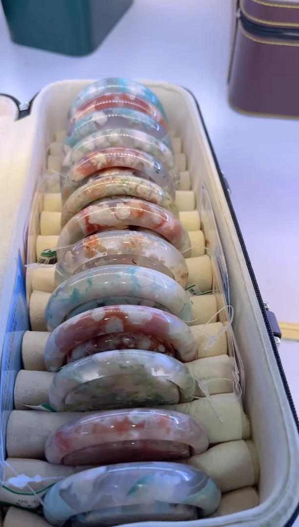 未镶嵌手镯石英质玉尘*丷圈口（赠品镯心）