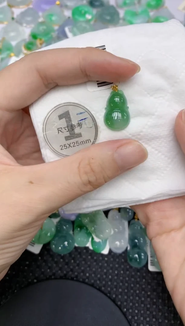 颈饰18K金镶嵌翡翠111111111