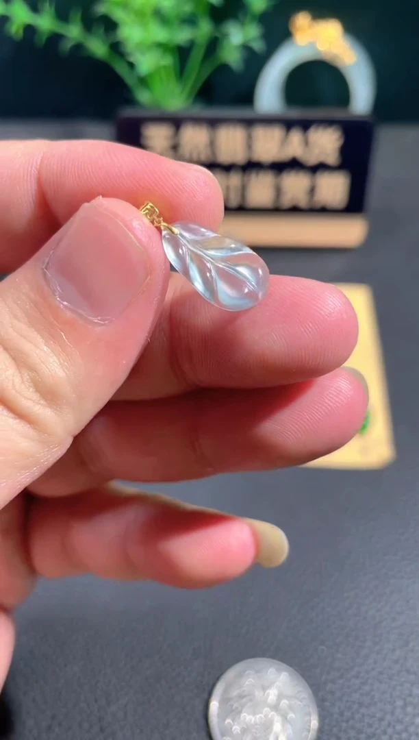 翡翠18K金镶嵌颈饰翡翠