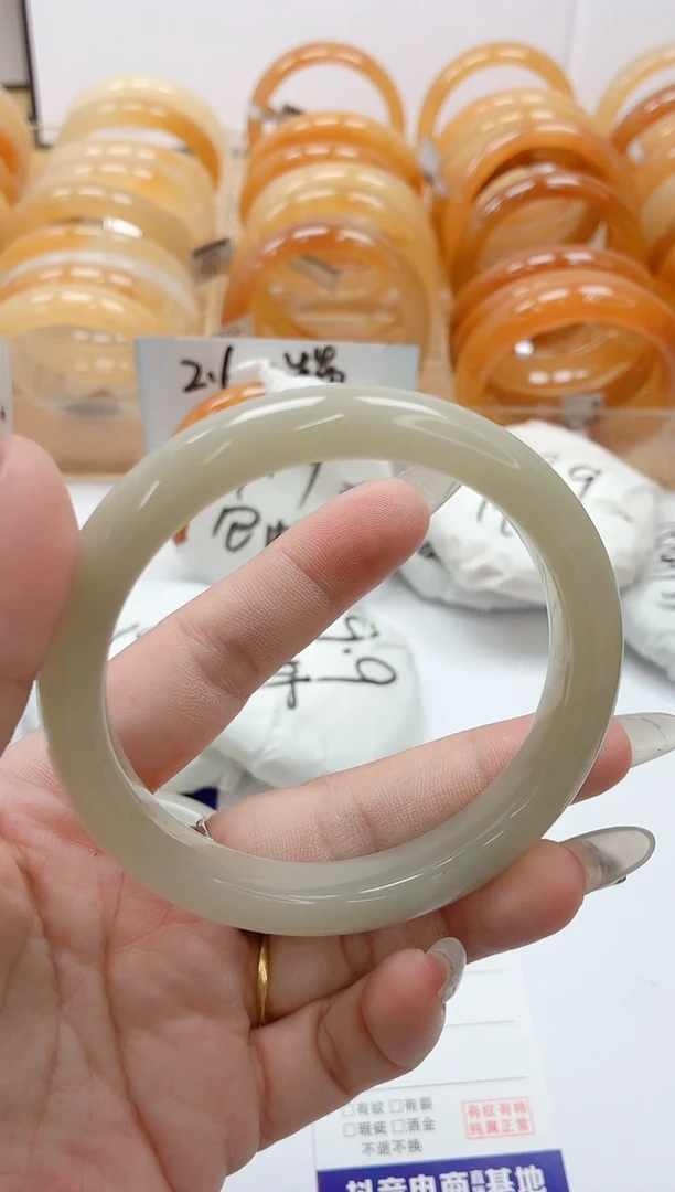 石英质玉手镯未镶嵌164/63.9（福利默认微瑕不退换）