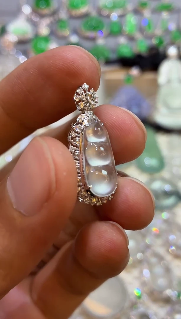 吊坠(不含链)18K金镶嵌翡翠豆子