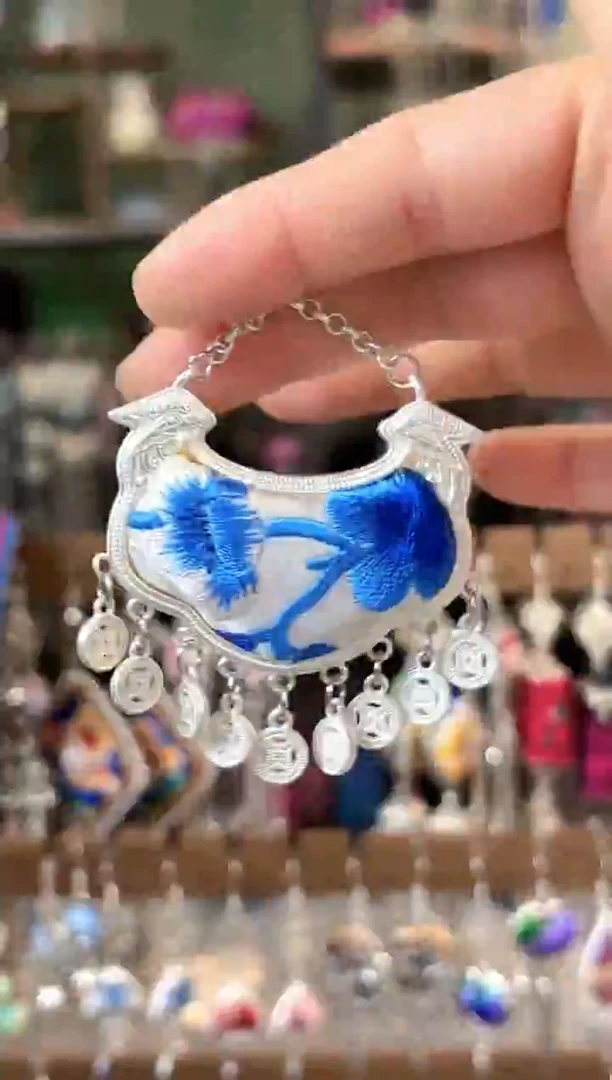 彩云南阁非遗老绣苗银饰品210