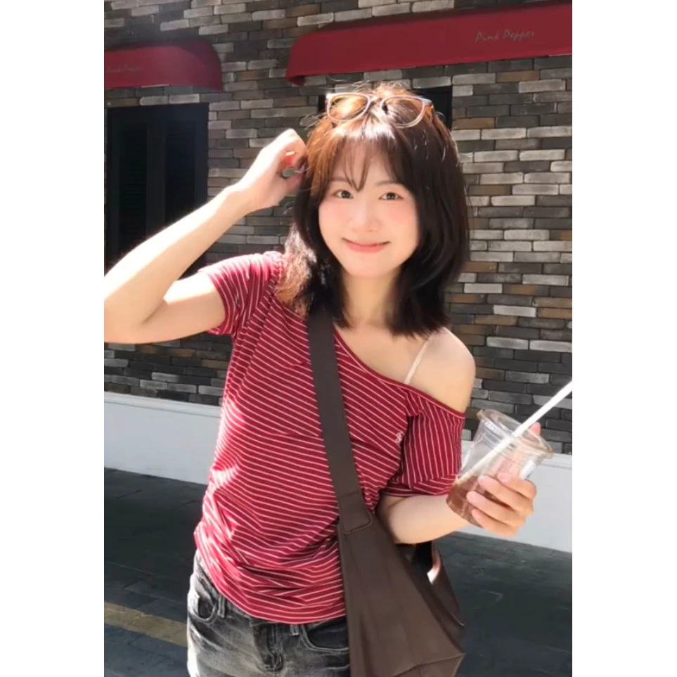 甜辣风法式斜肩短袖T恤女2025夏季复古显瘦红白条纹百搭露肩上衣
