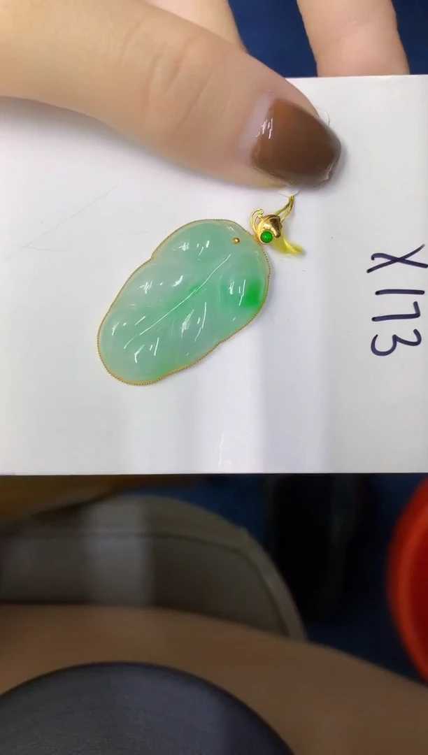 颈饰18K金镶嵌翡翠缅甸天然翡翠A货