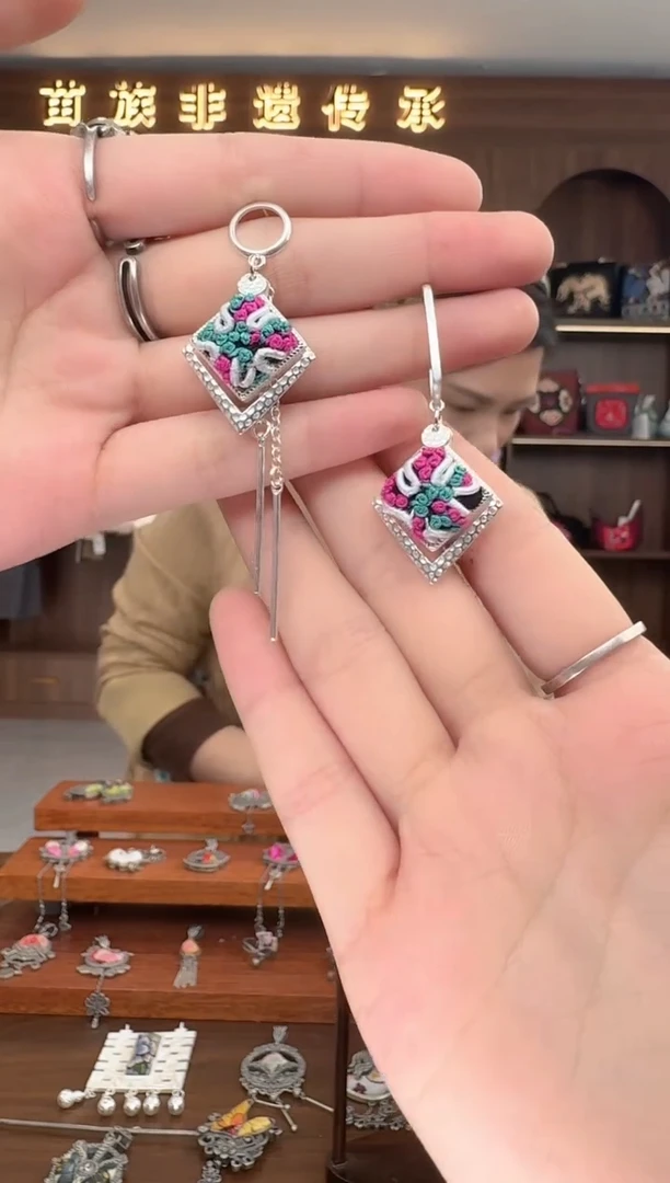 【闪购商品】织绣扶光苗绣传承112