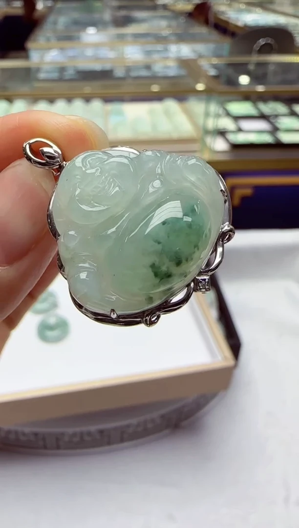 颈饰18K金镶嵌翡翠佛公