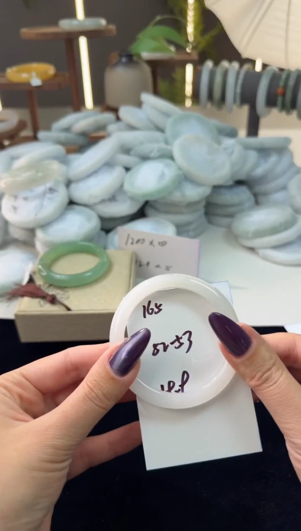 未镶嵌手镯石英质玉165