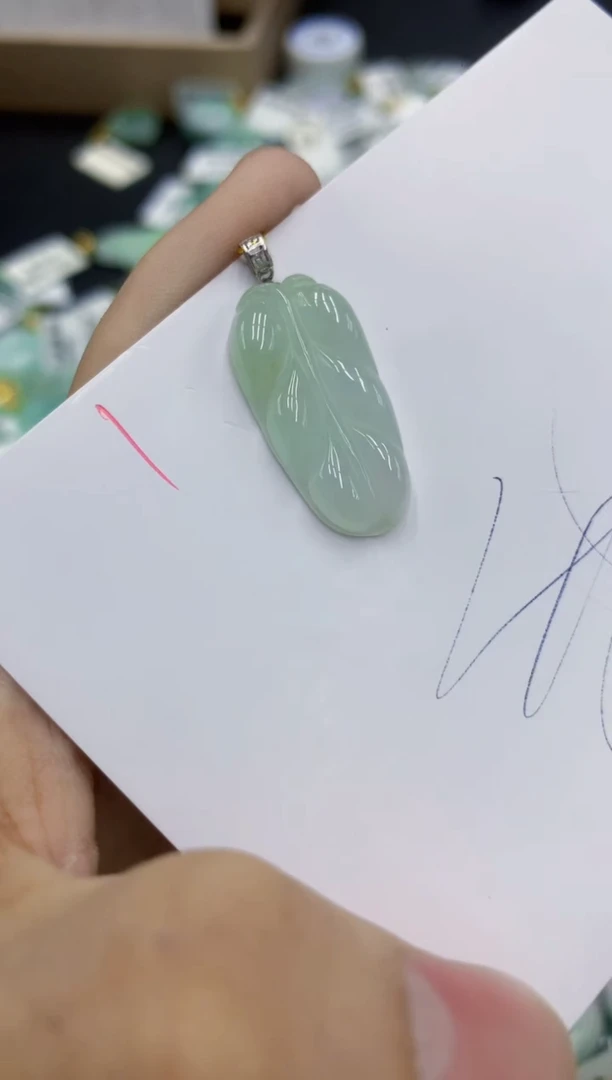 翡翠18K金镶嵌颈饰1111111111111