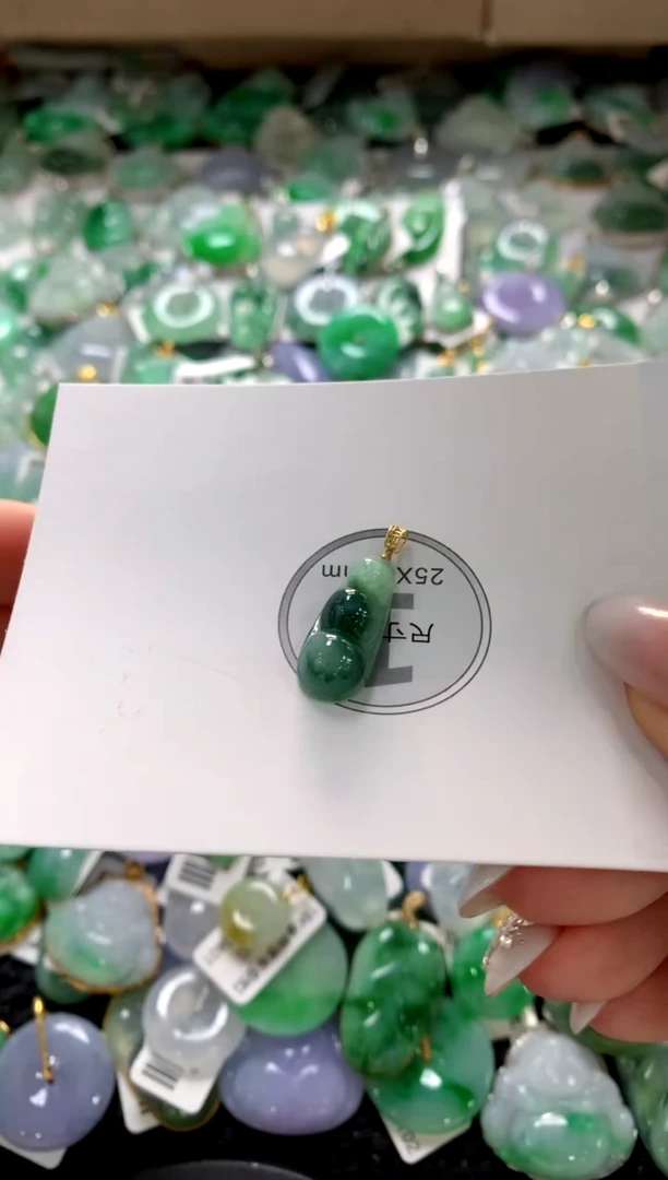 颈饰18K金镶嵌翡翠1111111111111111