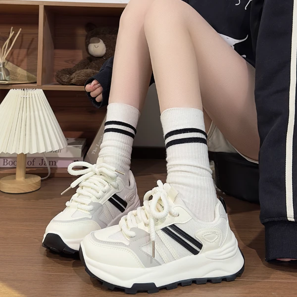 人本超火情侣鞋跑步皮面运动鞋子2025冬季新款百搭厚底透气老爹鞋