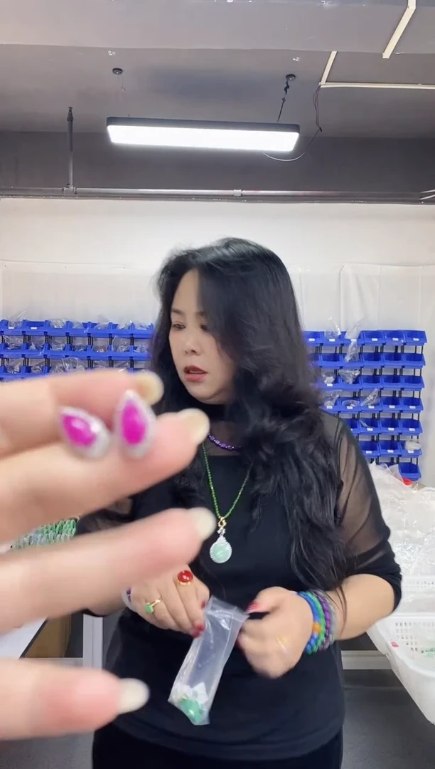 【闪购商品】翡翠吊坠(不含链)未镶嵌多样性发其一颜色微差