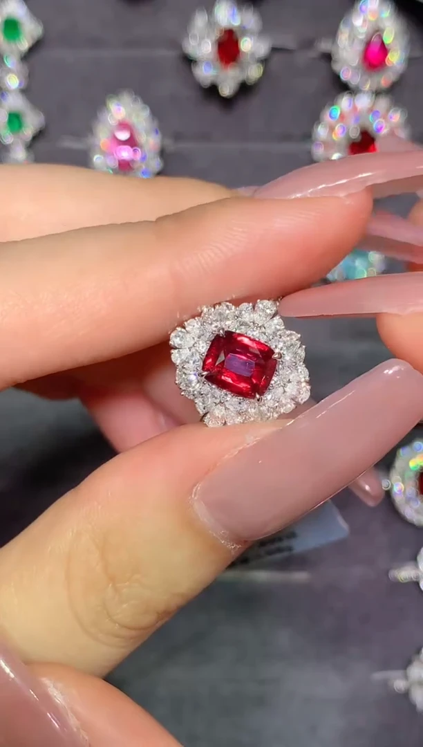 18K金镶嵌戒指红宝石1.53ct无烧鸽血红