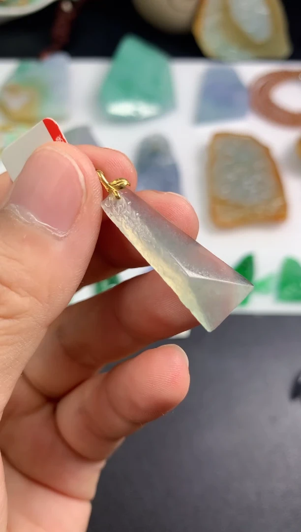 颈饰18K金镶嵌翡翠