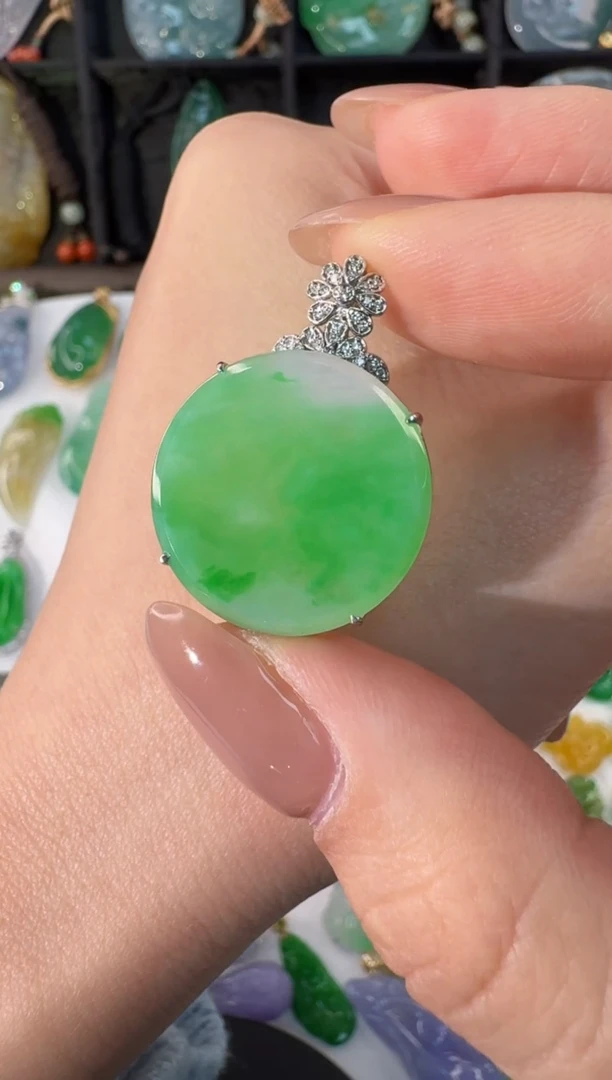 颈饰18K金镶嵌翡翠缅甸A货翡翠