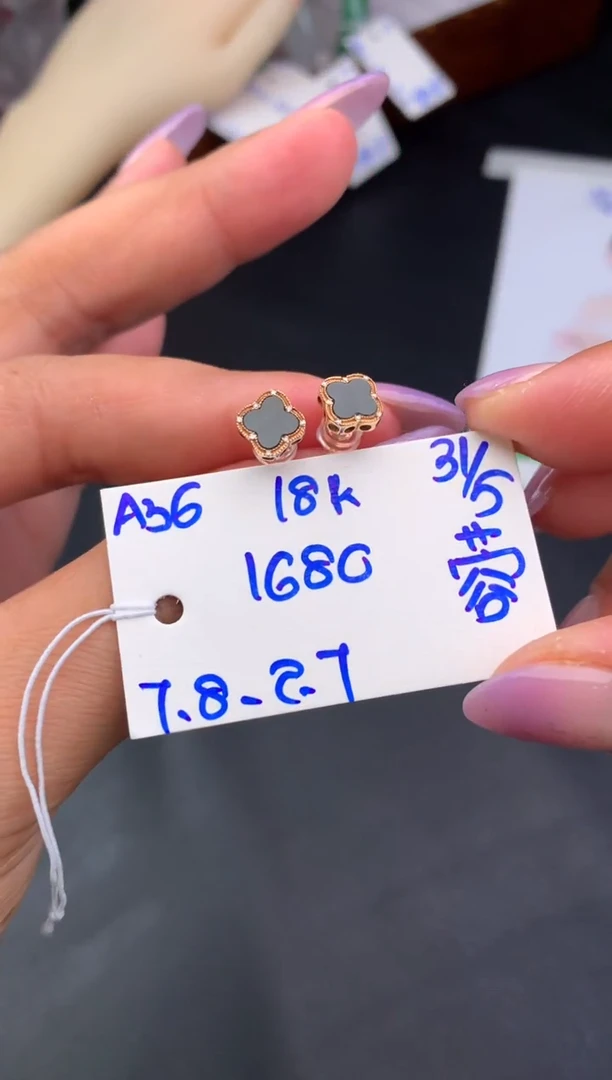 翡翠18K金镶嵌耳饰耳钉