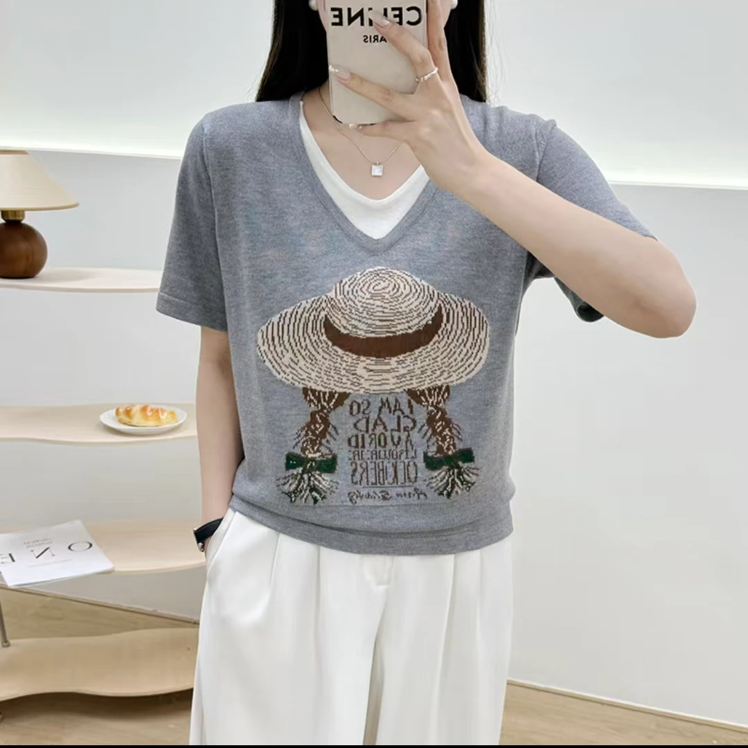 029-灰色帽子女孩拼色假两件