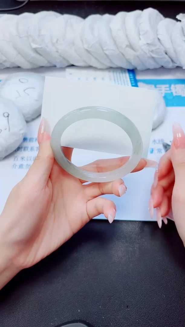 石英质玉手镯未镶嵌6/56