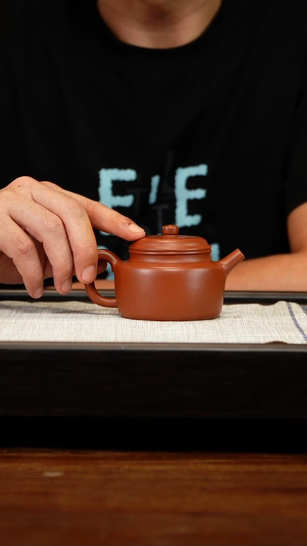 茶壶紫砂中***梁朱泥德中