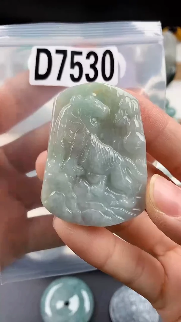 颈饰未镶嵌翡翠天然翡翠吊坠挂件