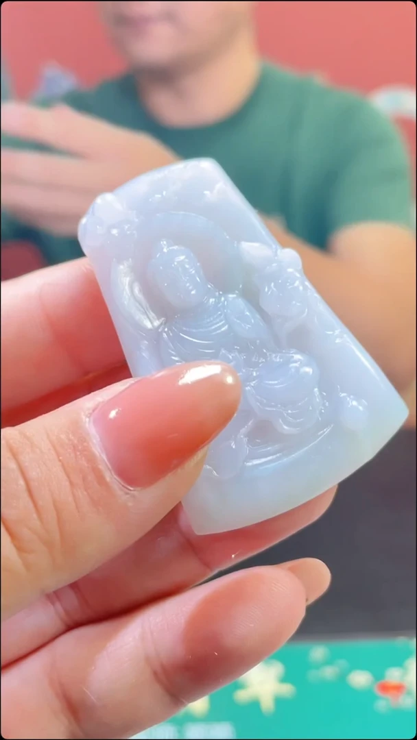 翡翠挂件未镶嵌人物