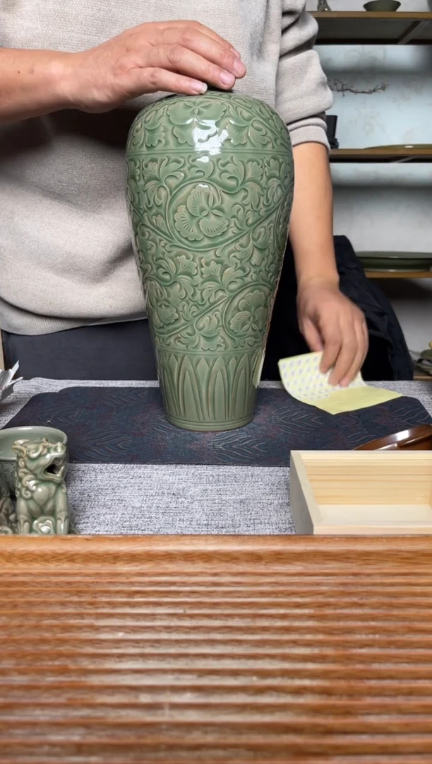 【闪购商品】其他纯手工秘色牡丹纹梅瓶