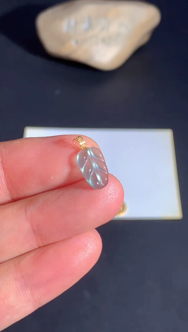 颈饰18K金镶嵌翡翠