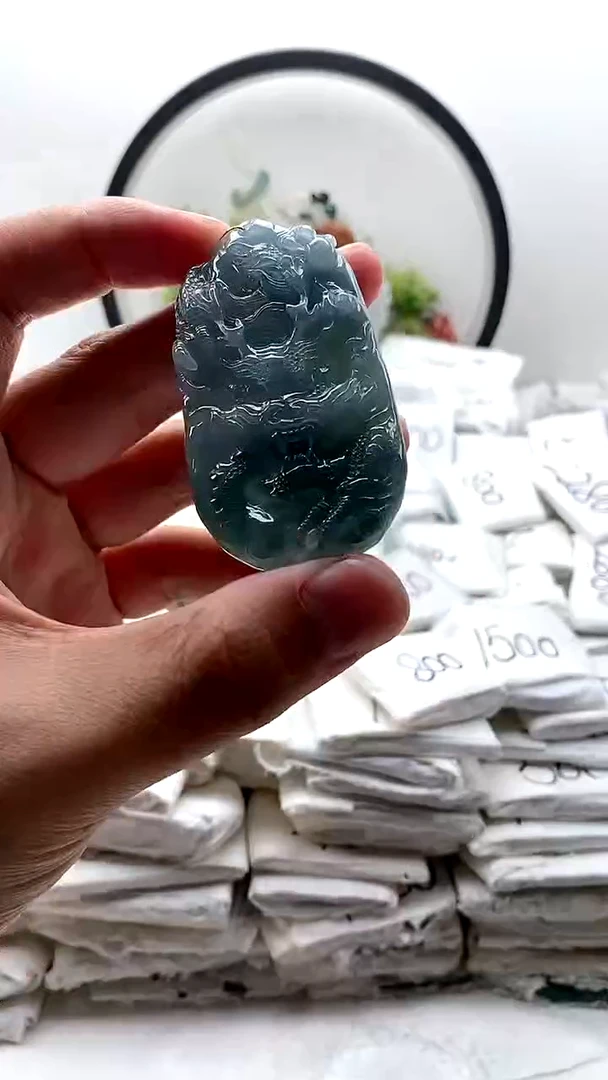 颈饰未镶嵌翡翠龙牌