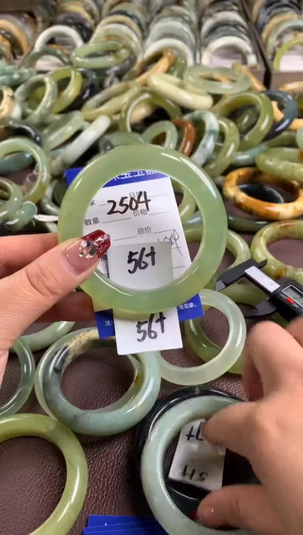 【闪购商品】蛇纹石玉手镯未镶嵌2504