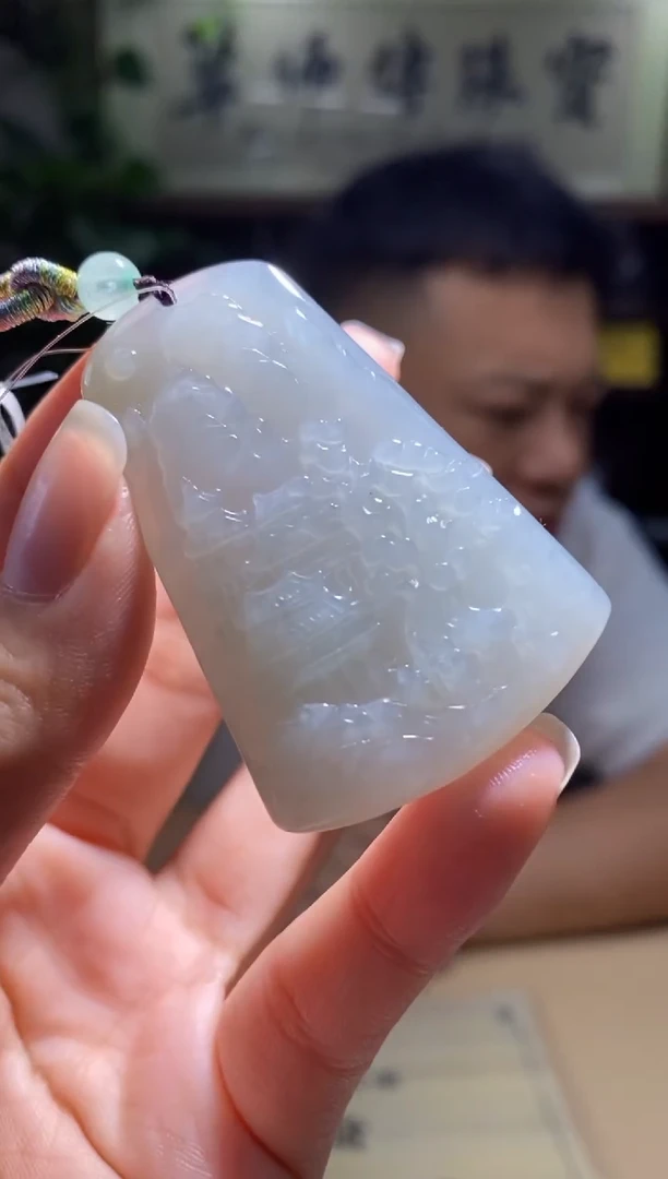翡翠未镶嵌颈饰山水牌