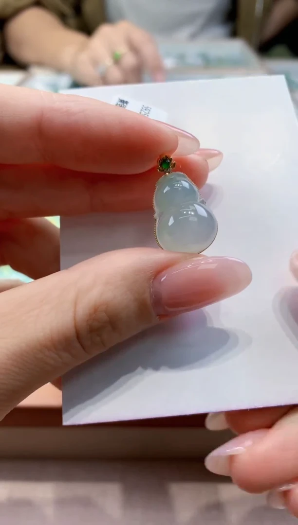 颈饰18K金镶嵌翡翠天然缅甸a货翡翠