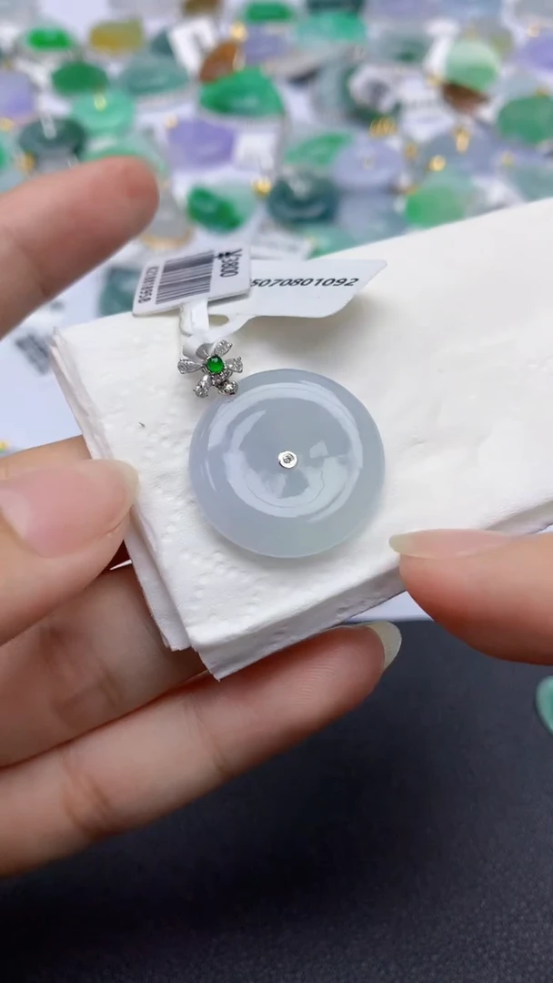 翡翠18K金镶嵌颈饰天然缅甸a货翡翠