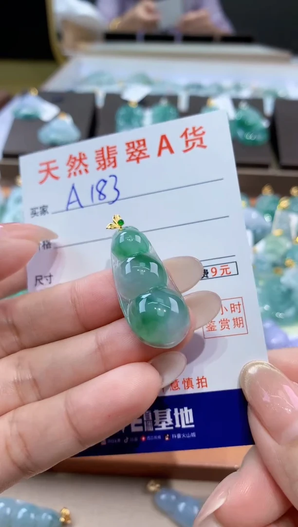 颈饰18K金镶嵌翡翠天然缅甸翡翠A货挂件