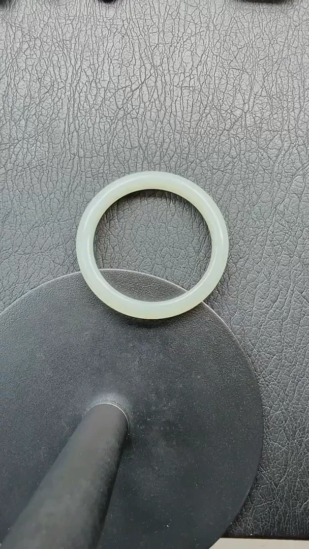 和田玉手镯未镶嵌445圈口50.8