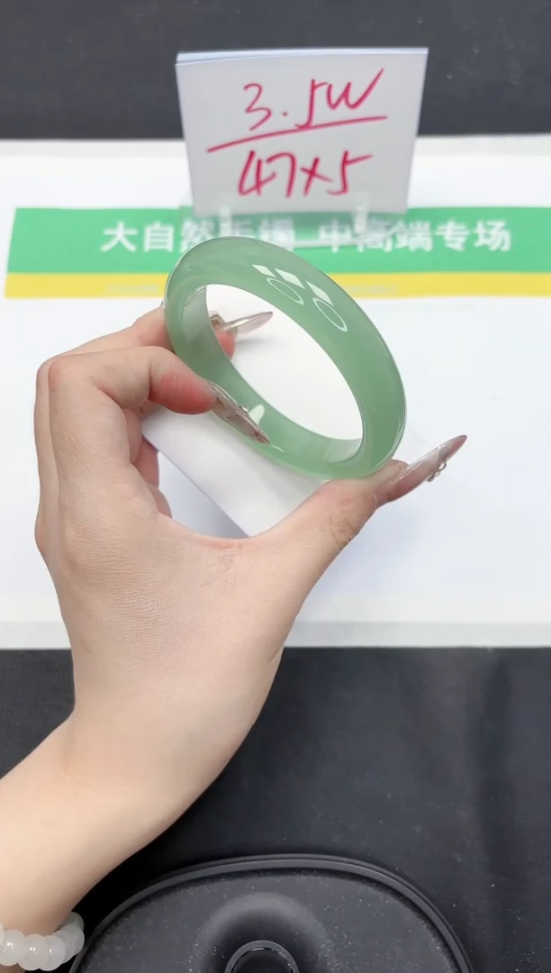 【闪购商品】石英质玉手镯未镶嵌100-61.5