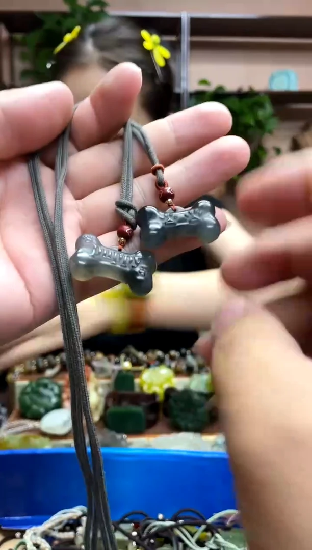 未镶嵌岫玉吊坠多样性发货发其中之一