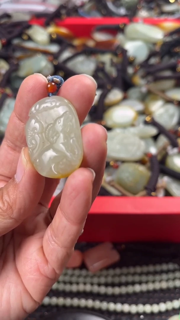 【闪购商品】和田玉颈饰未镶嵌多样性发货没有证书拍一发一有瑕