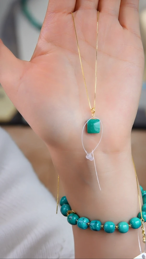 18K金镶嵌绿松石吊坠(不含链)多样性发货