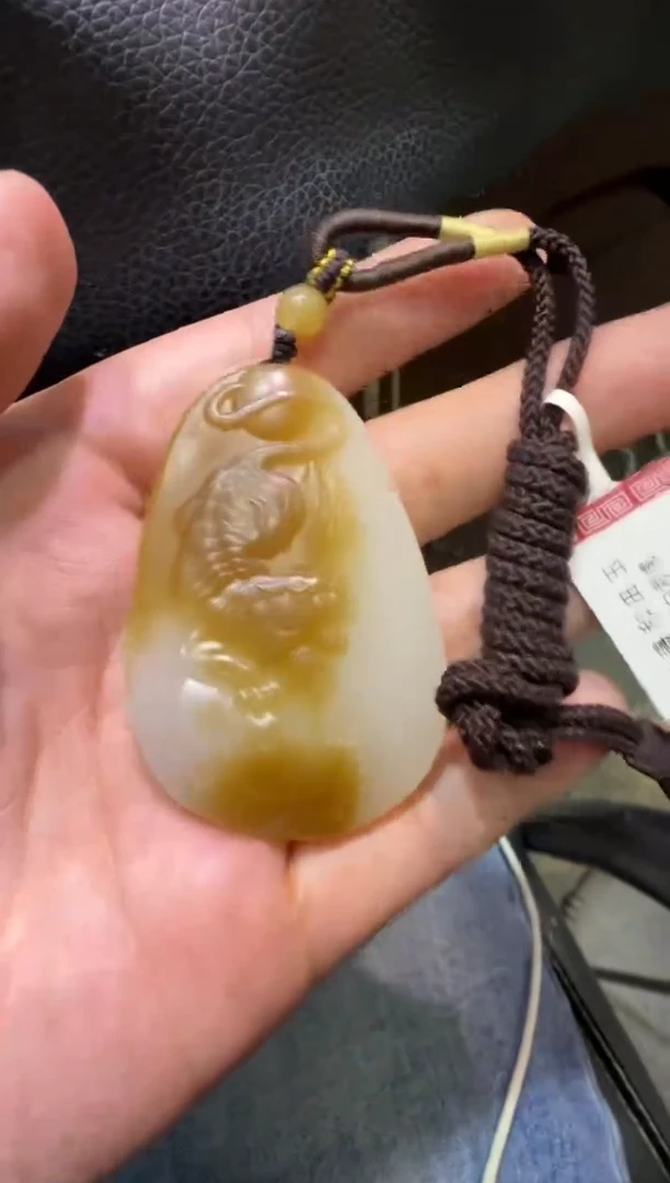 吊坠(赠链)未镶嵌和田玉金山糖白挂件（产地直发）