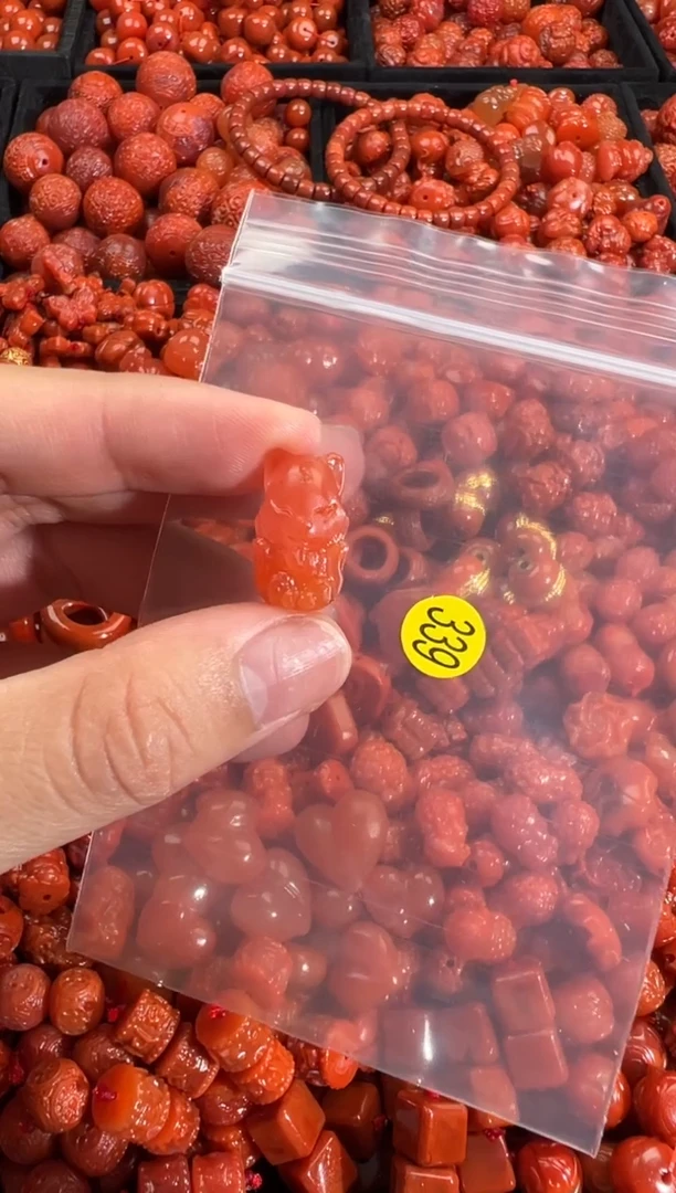 南红玛瑙未镶嵌颈饰1