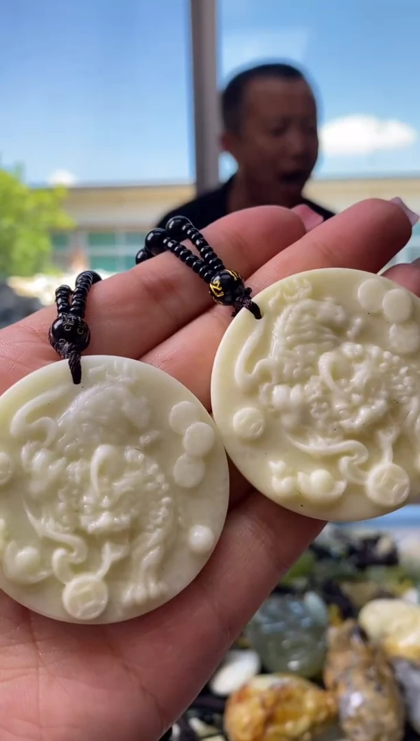 岫玉未镶嵌挂件多样性发货其一件